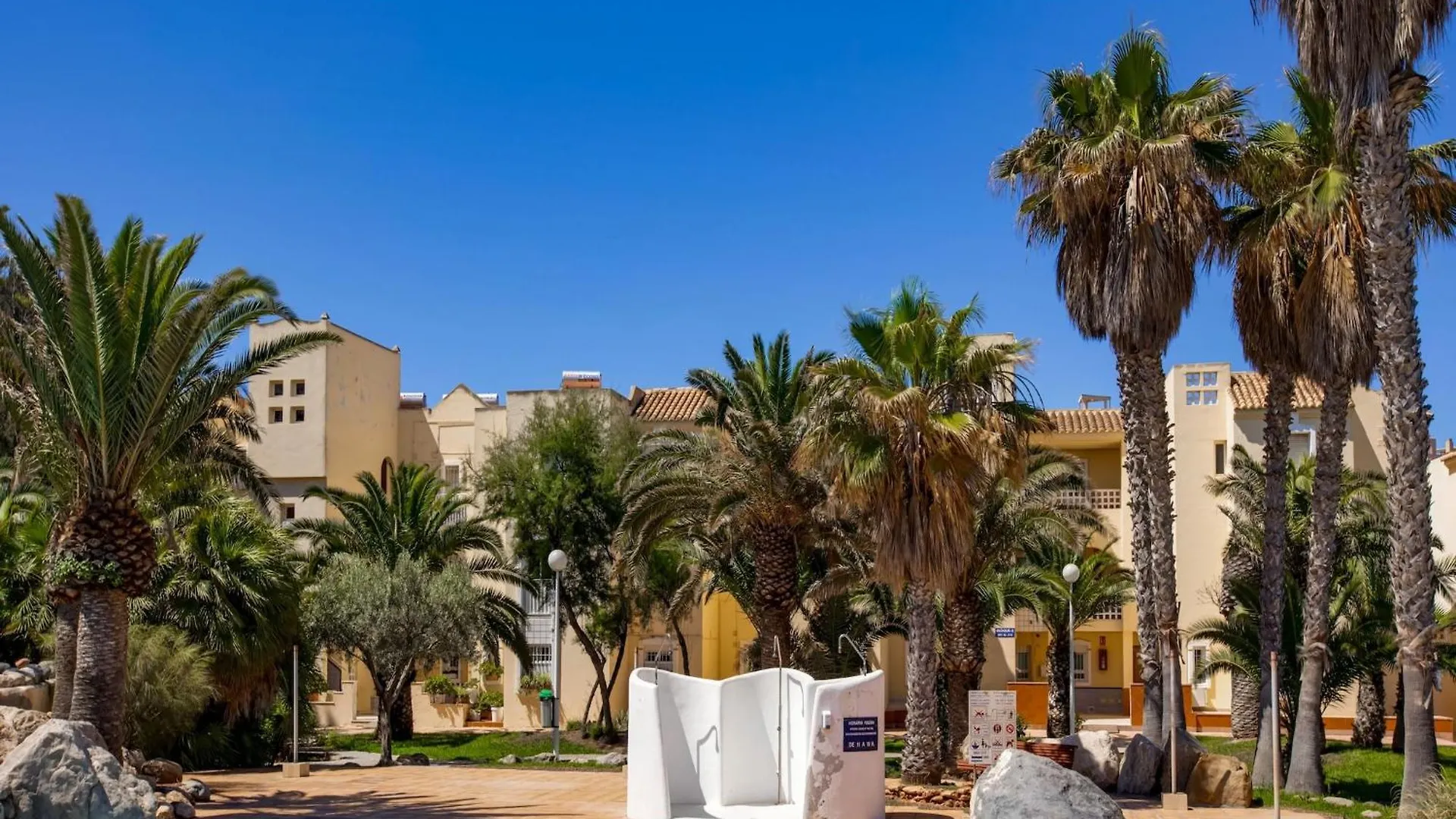 Lovely Apartment In Andaluc A Near Seabeach Las Salinas
